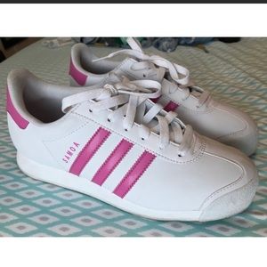 Size 6 women’s Adudas